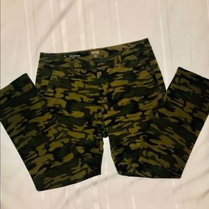 A.N.A. Girlfriend Chino Camo Pants Size 8